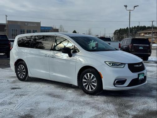 2024 Chrysler Pacifica Hybrid Select