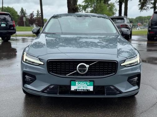 2024 Volvo S60 B5 Plus Dark Theme