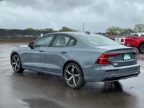2024 Volvo S60 B5 Plus Dark Theme