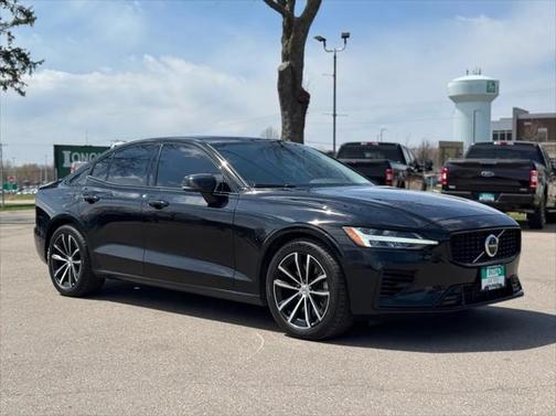 2023 Volvo S60 Recharge Plug-In Hybrid T8 Plus Dark Theme