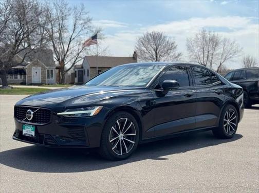2023 Volvo S60 Recharge Plug-In Hybrid T8 Plus Dark Theme