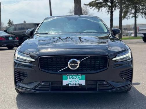 2023 Volvo S60 Recharge Plug-In Hybrid T8 Plus Dark Theme