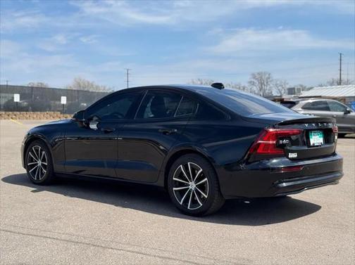 2023 Volvo S60 Recharge Plug-In Hybrid T8 Plus Dark Theme