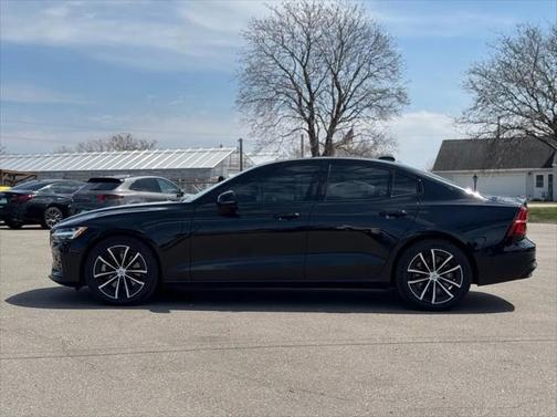 2023 Volvo S60 Recharge Plug-In Hybrid T8 Plus Dark Theme