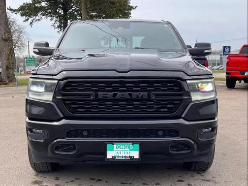Diamond Black Crystal Pearlcoat 2022 RAM 1500 Sport
