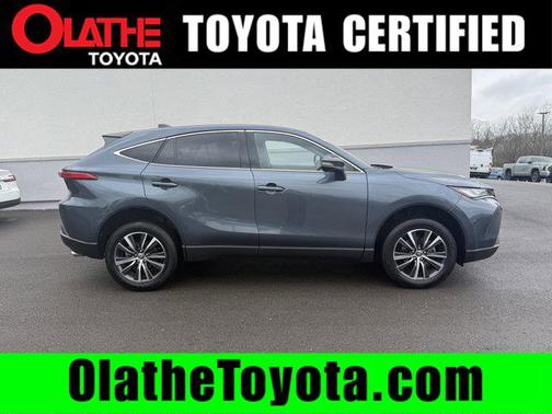 Coastal Gray Metallic 2023 Toyota Venza LE