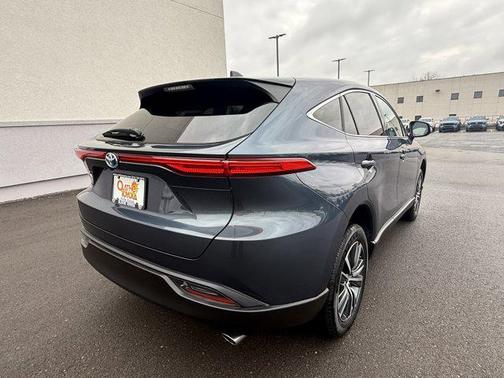 Coastal Gray Metallic 2023 Toyota Venza LE