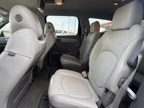 Siren Red Tintcoat 2017 Chevrolet Traverse 2LT