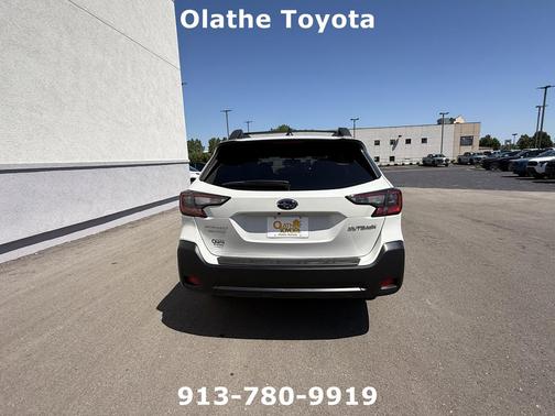 Crystal White Pearl 2025 Subaru Outback Premium