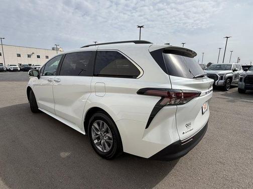 2025 Toyota Sienna XLE