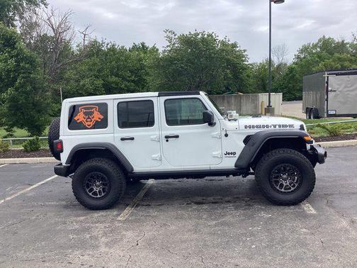 Bright White Clearcoat 2022 Jeep Wrangler Unlimited High Tide 4x4