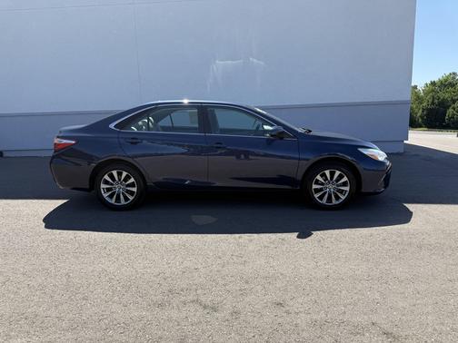 Pearl 2015 Toyota Camry XLE