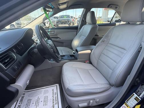 Pearl 2015 Toyota Camry XLE