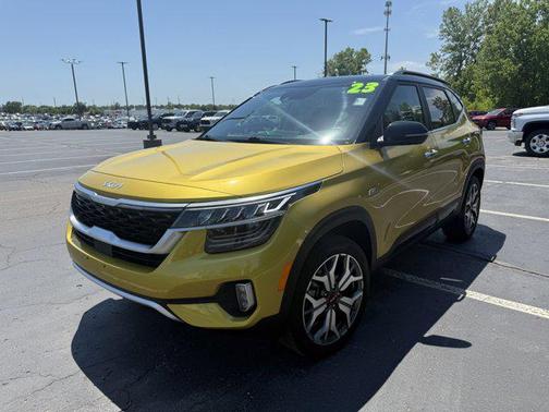 Starbright Yellow/Black Roof 2023 Kia Seltos SX Turbo