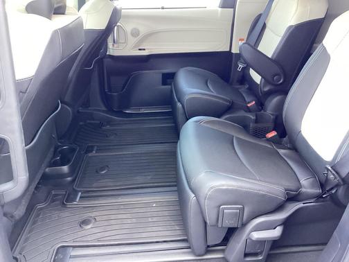 Midnight Black Metallic 2026 Toyota Sienna Limited