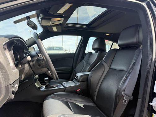 Pitch Black Clearcoat 2022 Dodge Charger SXT