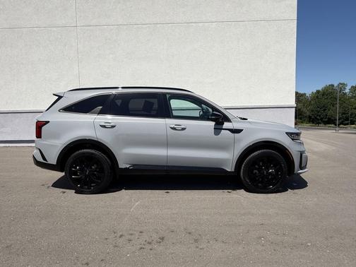 Wolf Gray 2023 Kia Sorento SX