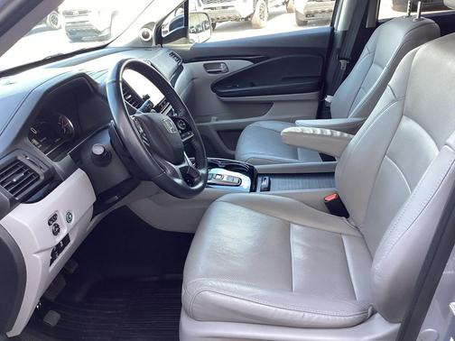 Gray 2022 Honda Pilot AWD Elite