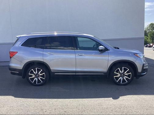 Gray 2022 Honda Pilot AWD Elite
