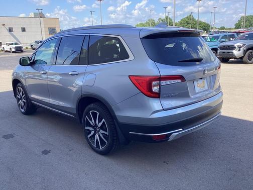 Gray 2022 Honda Pilot AWD Elite
