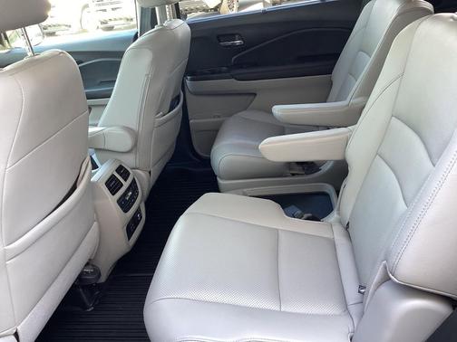 Gray 2022 Honda Pilot AWD Elite