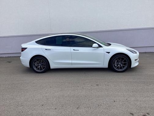 Pearl White Multi-Coat 2022 Tesla Model 3 Long Range