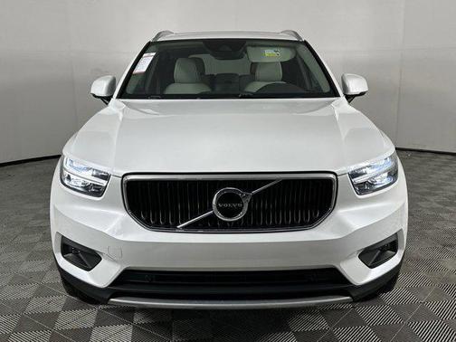 2021 Volvo XC40 T4 Momentum
