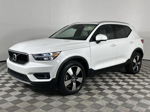 2021 Volvo XC40 T4 Momentum