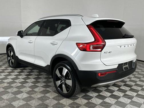 2021 Volvo XC40 T4 Momentum