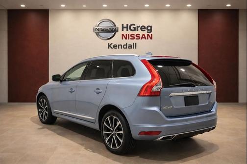 Blue Metallic 2017 Volvo XC60 T6 Dynamic