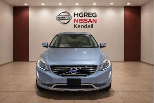 Power Blue Metallic 2017 Volvo XC60 T6 Dynamic