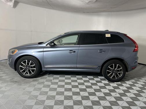 Blue Metallic 2017 Volvo XC60 T6 Dynamic