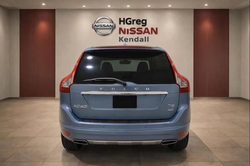 Power Blue Metallic 2017 Volvo XC60 T6 Dynamic
