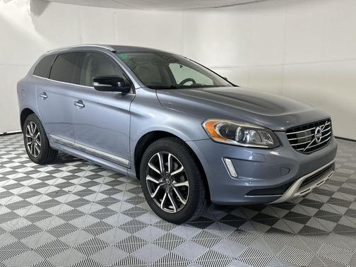 Blue Metallic 2017 Volvo XC60 T6 Dynamic