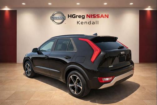 Aurora Black 2024 Kia Niro LX