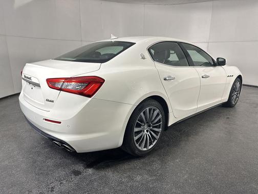 Bianco 2018 Maserati Ghibli Base