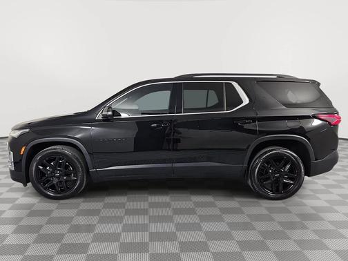 Mosaic Black Metallic 2022 Chevrolet Traverse LT Leather