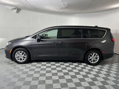 Granite Crystal Metallic Clearcoat 2023 Chrysler Pacifica Touring L