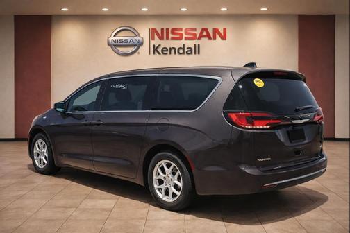 Granite Crystal Metallic Clearcoat 2023 Chrysler Pacifica Touring L