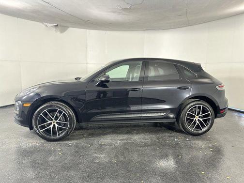 2022 Porsche Macan Base