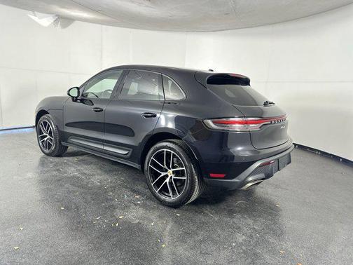 2022 Porsche Macan Base