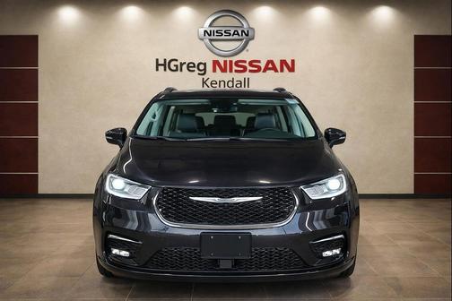 Brilliant Black Crystal Pearlcoat 2023 Chrysler Pacifica Limited