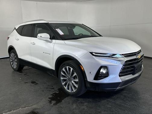 Iridescent Pearl Tricoat 2022 Chevrolet Blazer Premier