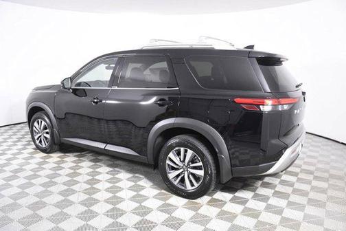 2025 Nissan Pathfinder SL FWD