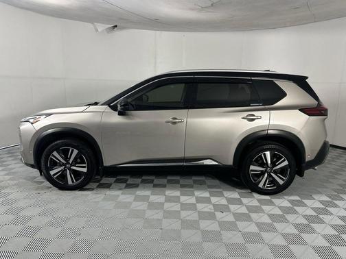 Champagne Silver Metallic/Super Black 2021 Nissan Rogue Platinum