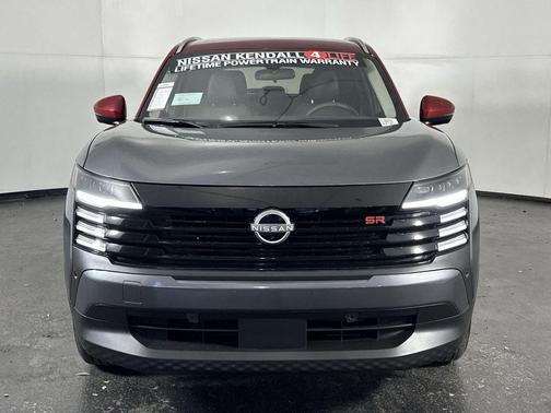 Gun Metallic/Scarlet Ember Tintcoat 2026 Nissan Kicks SR