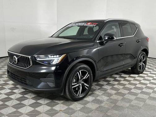2025 Volvo XC40 B5 Core Bright Theme