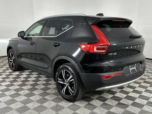2025 Volvo XC40 B5 Core Bright Theme