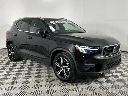 2025 Volvo XC40 B5 Core Bright Theme