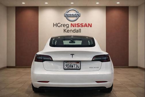 Pearl White Multi-Coat 2022 Tesla Model 3 Long Range